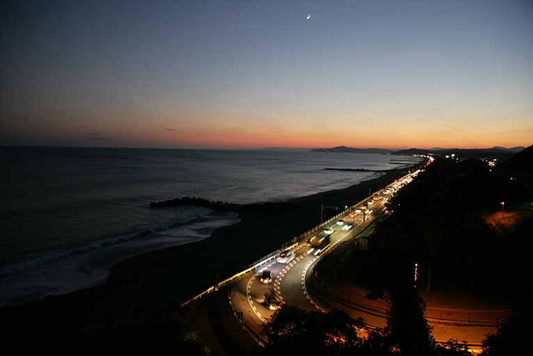 桂浜から続く海岸は夜も美しい